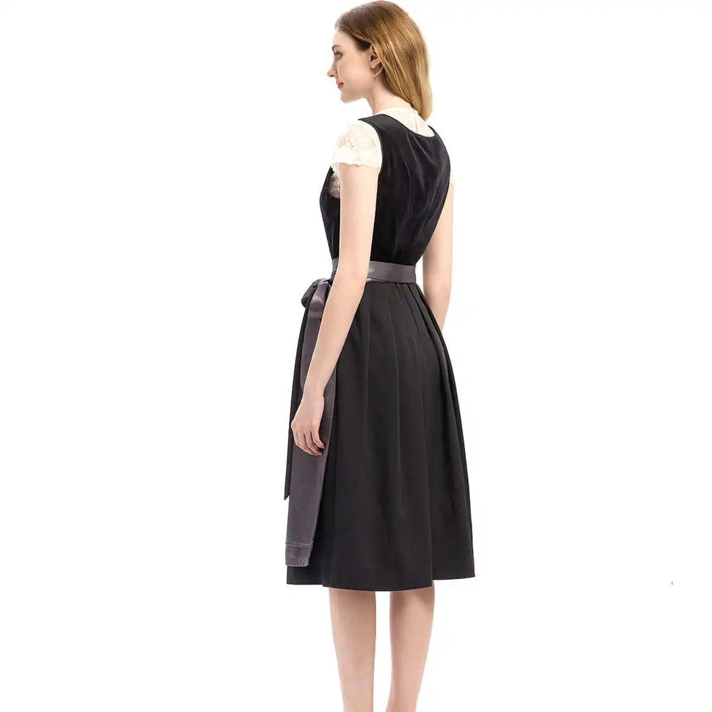 Dirndl Damen mit schickem Schnitt und Taillengürtel | J&B