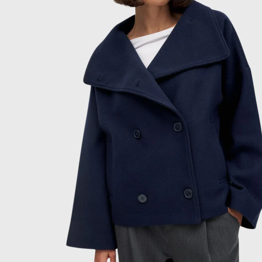 Damenjacke mit breitem Revers und zweireihigem Schnitt | J&B
