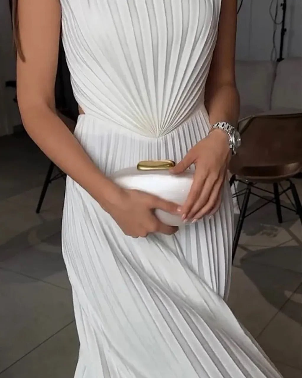 Lia – Elegantes, trägerloses Plisseekleid für besondere Momente