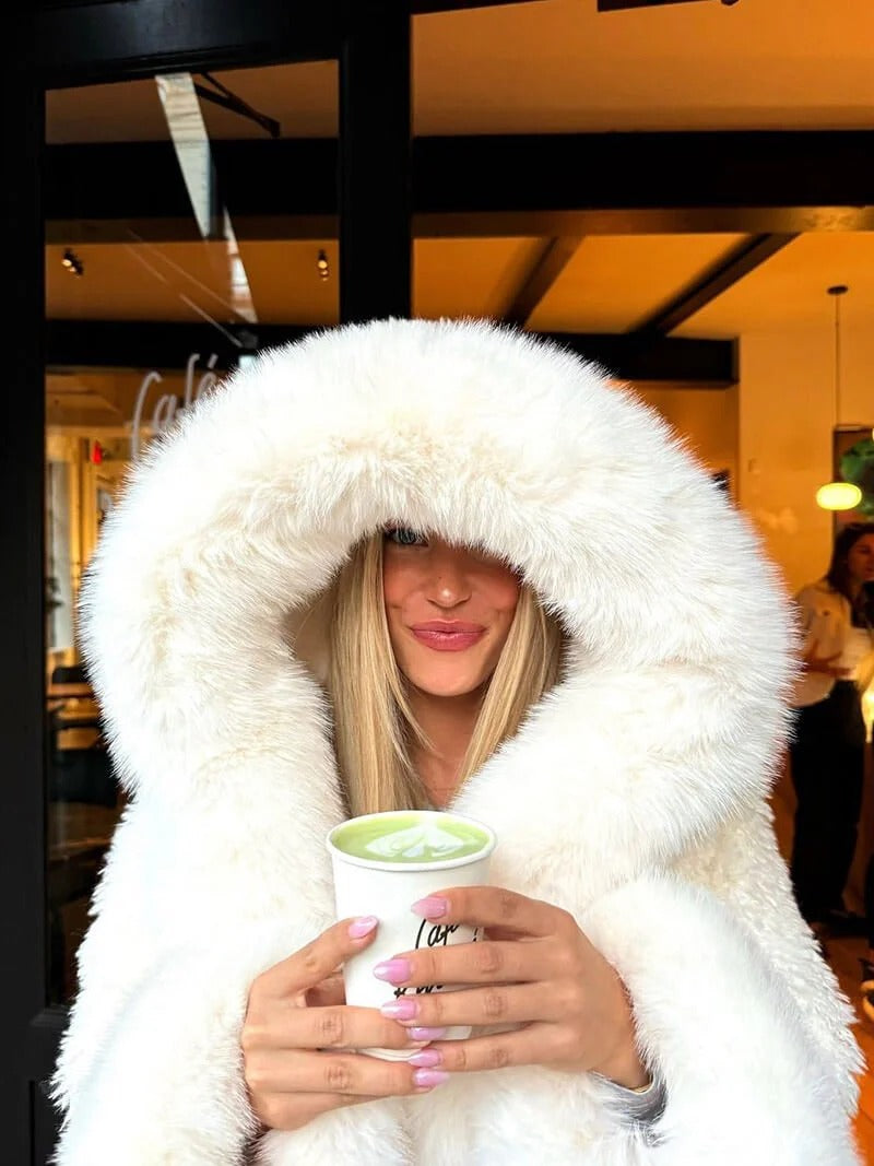Kuschelige Damenjacke mit oversized Kapuze | J&B