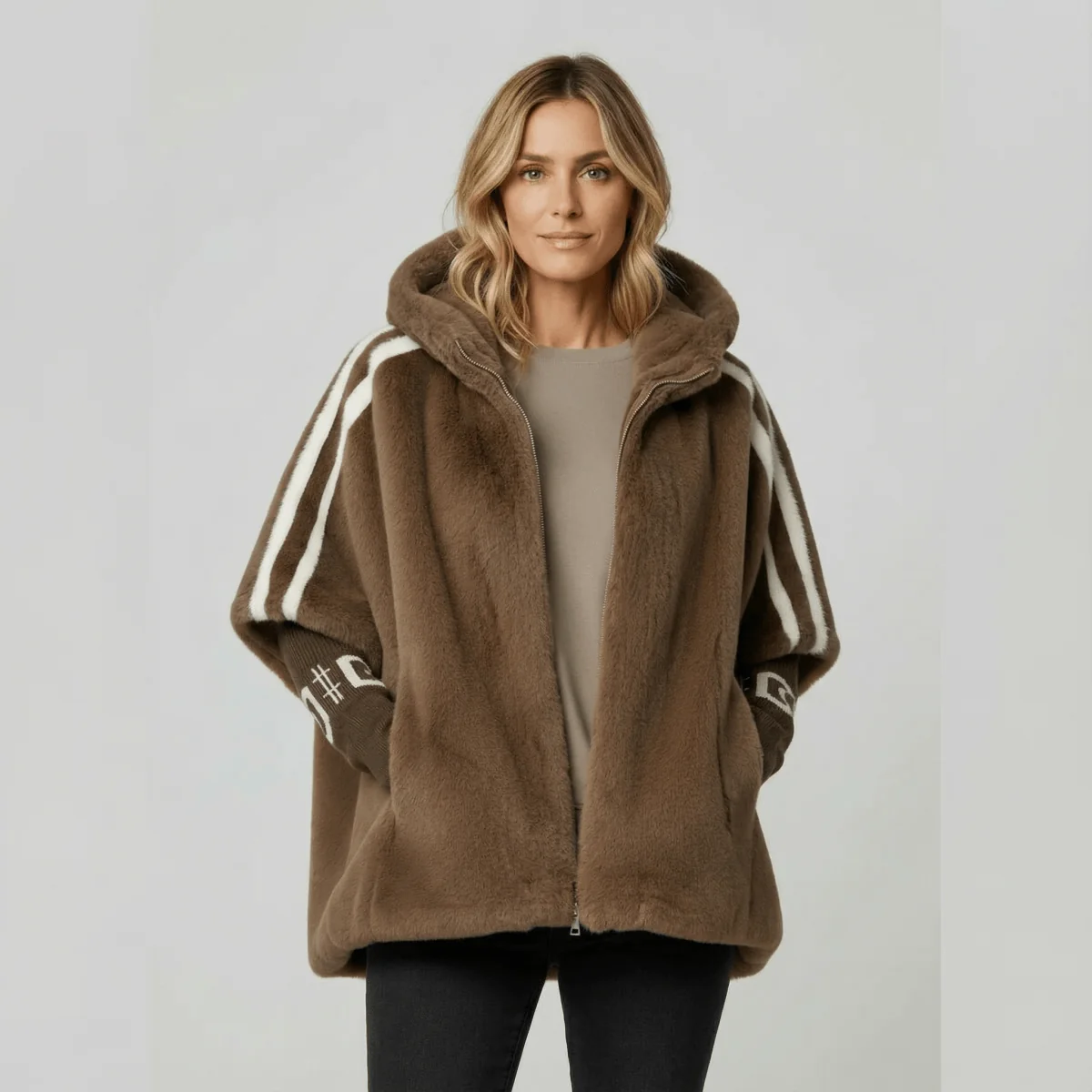Damen Jacke mit Kapuze und sportlichen Streifen | J&B
