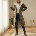 Lange Daunenjacke Damen mit Kapuze und kuscheligem Futter | J&B
