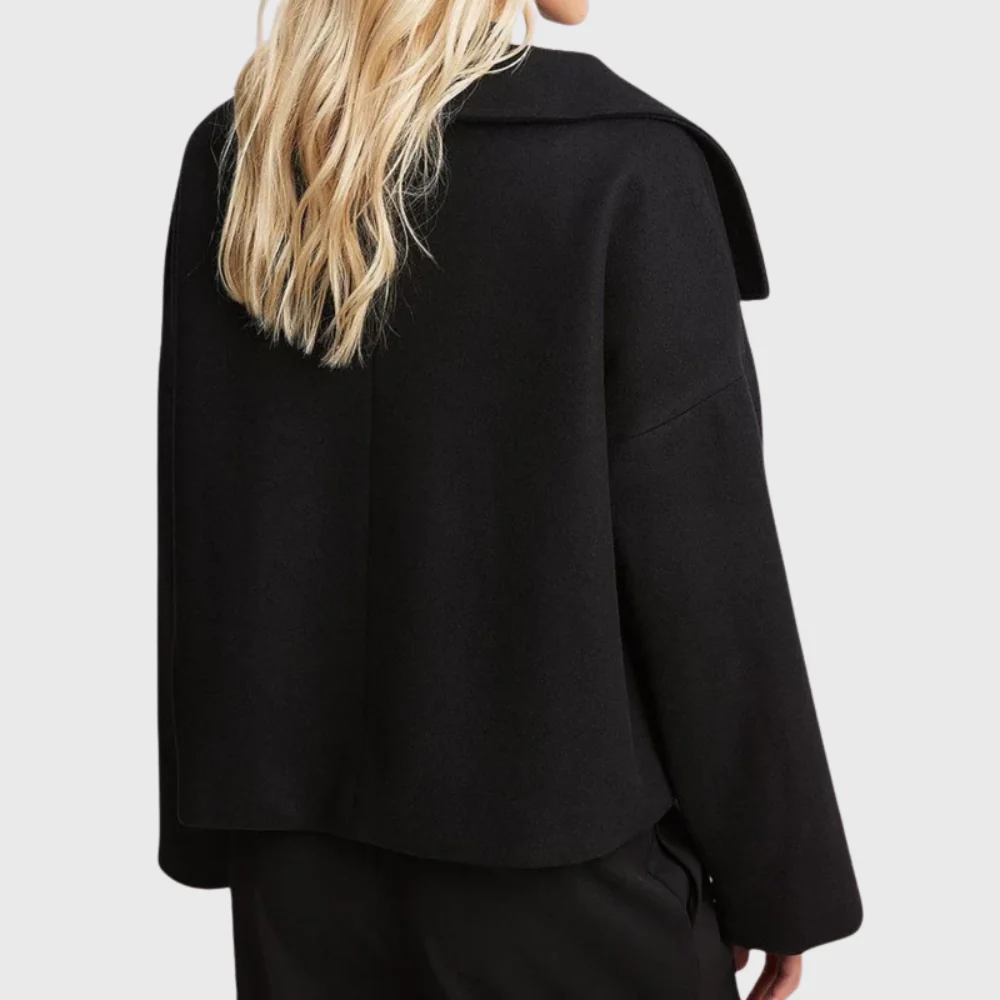 Damenjacke mit breitem Revers und zweireihigem Schnitt | J&B