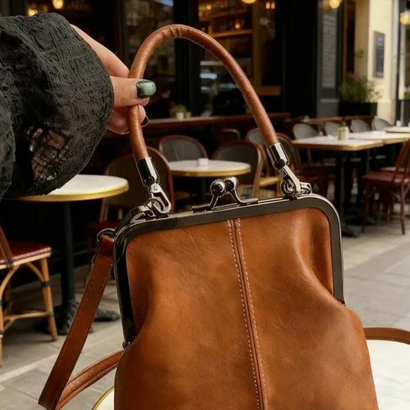 Damenhandtasche mit elegantem Rahmen und strukturiertem Design | J&B