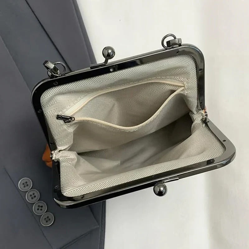 Damenhandtasche mit elegantem Rahmen und strukturiertem Design | J&B